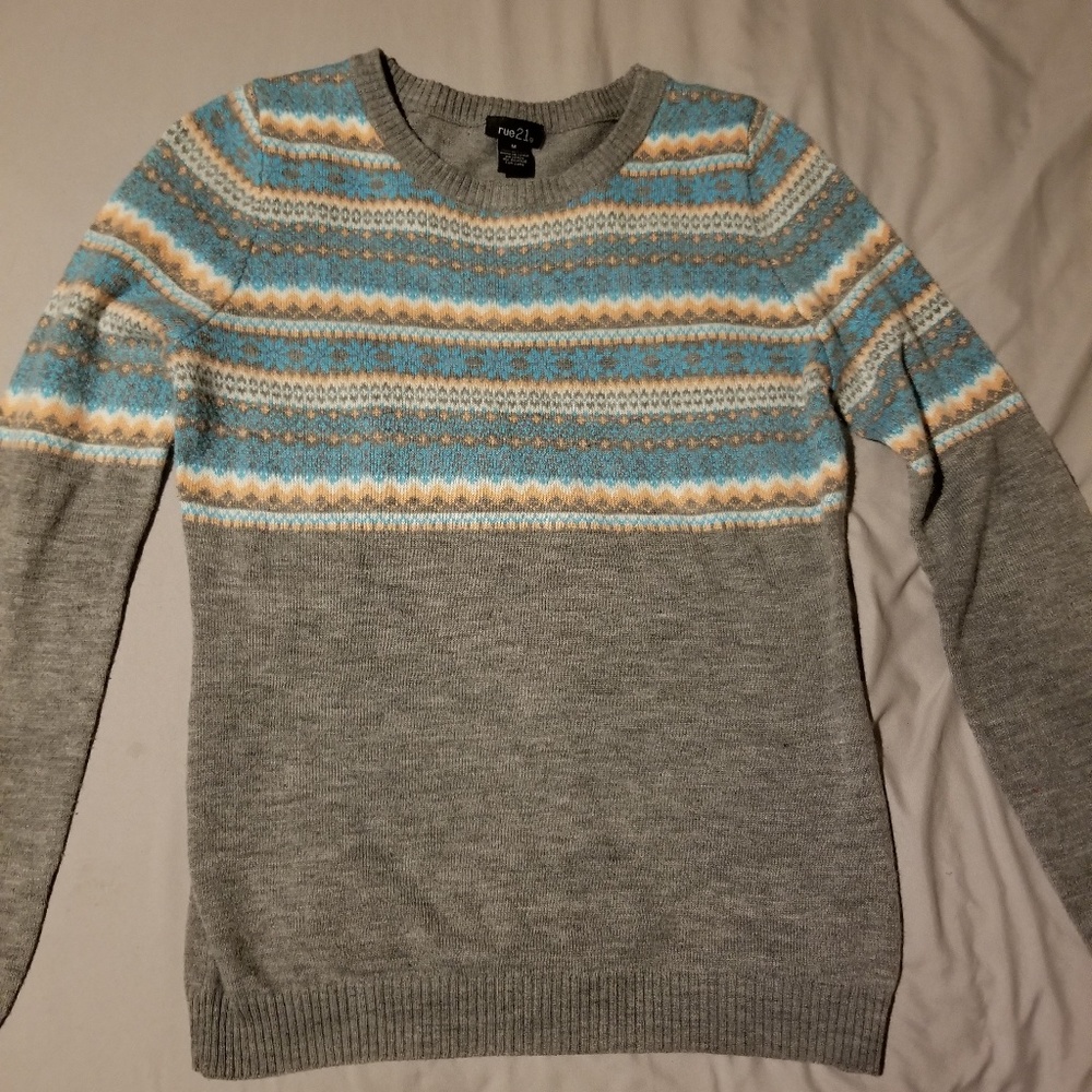 EUC RUE 21 SWEATER